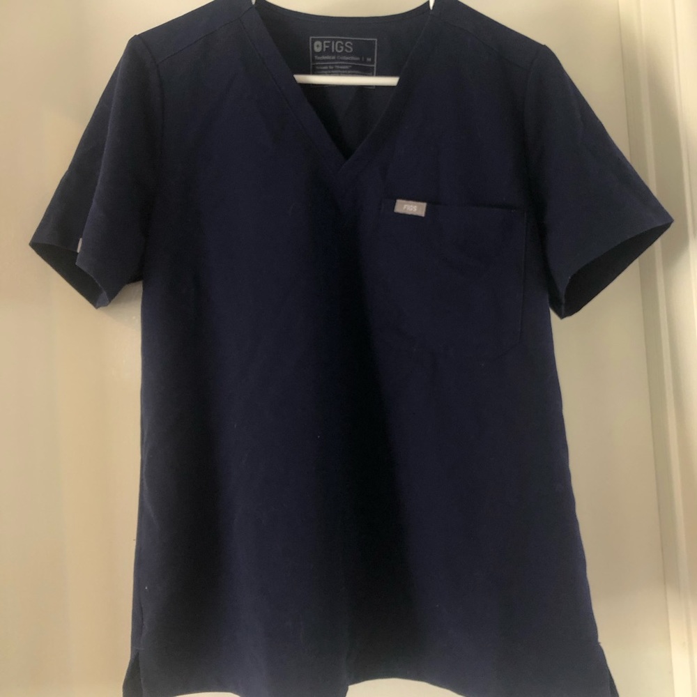 FIGS NAVY CATARINA ONE POCKET SCRUB TOP MEDIUM